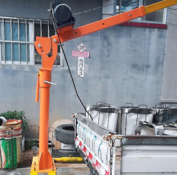 小型吊運(yùn)機(jī)是卡車(chē)裝卸貨物的好幫手