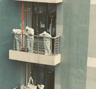 疫情當前,某高校用室內吊運機吊運飯菜