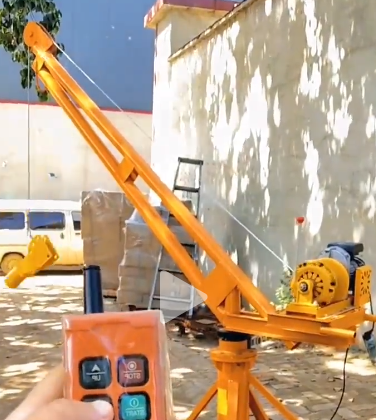 利用室外吊運機吊重時,手不能窩在繩索和物體之間