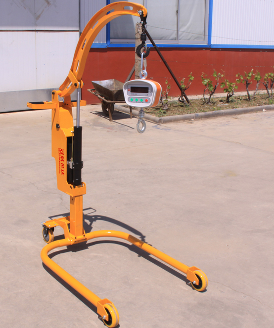 怎么利用小型吊運機把粥桶吊裝到車廂上